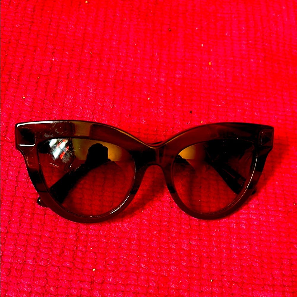 Chic bordeaux  color Cat-Eye Sunglasses Valentino- prescription sunglasses